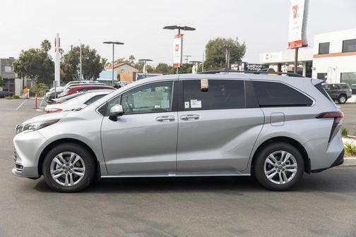 2025 Toyota Sienna XLE