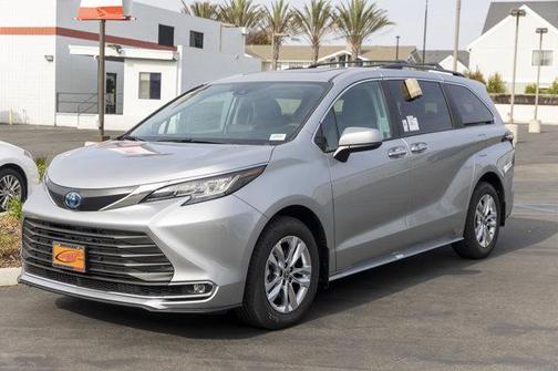 2025 Toyota Sienna XLE