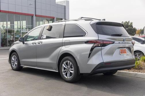 2025 Toyota Sienna XLE