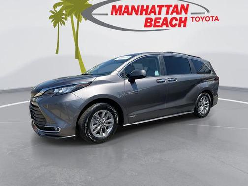 2021 Toyota Sienna XLE 8 Passenger