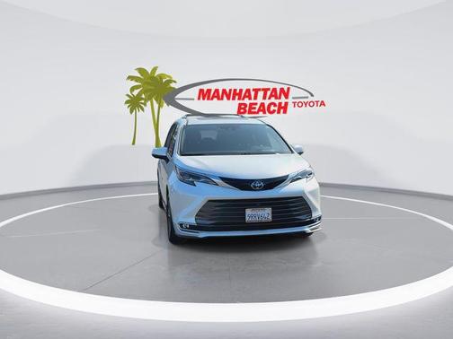 Wind Chill Pearl 2025 Toyota Sienna Platinum