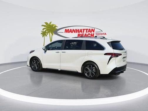 Wind Chill Pearl 2025 Toyota Sienna Platinum