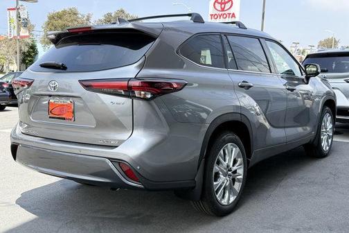 2026 Toyota Highlander Hybrid Platinum