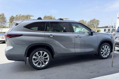 2026 Toyota Highlander Hybrid Platinum