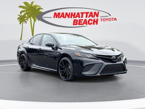 Midnight Black Metallic 2020 Toyota Camry SE