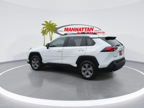 Ice Cap 2024 Toyota RAV4 XLE