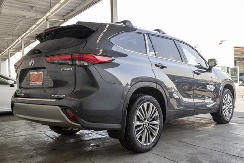 2025 Toyota Highlander Hybrid Platinum