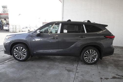 2025 Toyota Highlander Hybrid Platinum