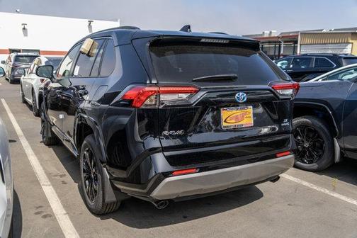 2025 Toyota RAV4 Hybrid SE