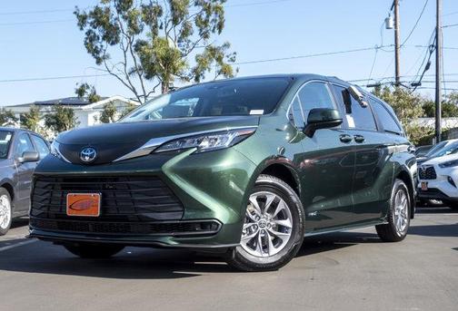 2026 Toyota Sienna LE