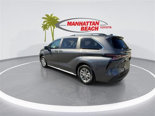 2025 Toyota Sienna XLE 8 Passenger