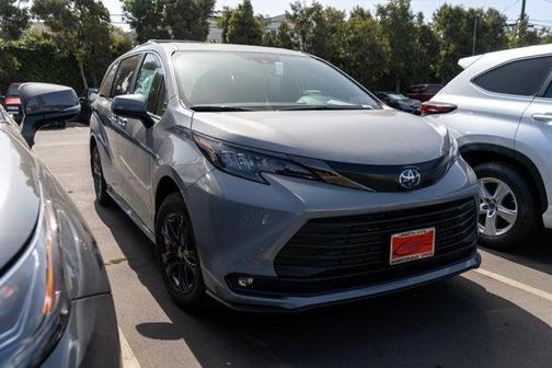 2025 Toyota Sienna Woodland Edition