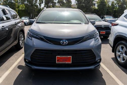 2025 Toyota Sienna Woodland Edition