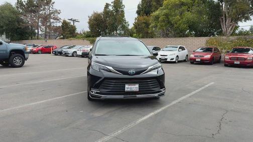 Midnight Black Metallic 2024 Toyota Sienna XLE