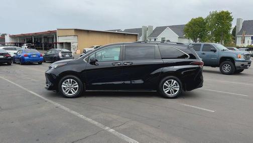 Midnight Black Metallic 2024 Toyota Sienna XLE