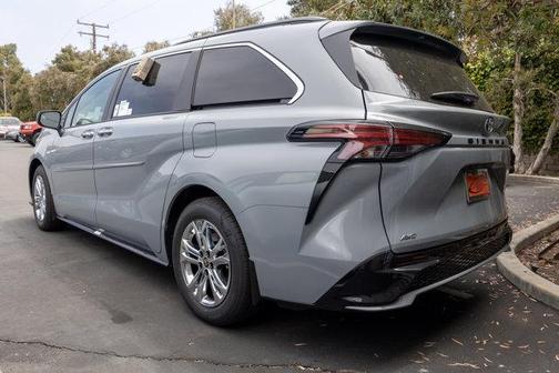 2025 Toyota Sienna XSE 7 Passenger