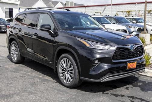 Midnight Black Metallic 2026 Toyota Highlander Hybrid Platinum