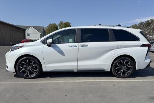 Wind Chill Pearl 2026 Toyota Sienna Platinum