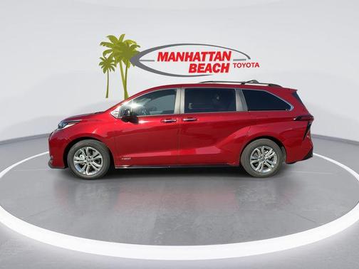 2021 Toyota Sienna XSE 7 Passenger