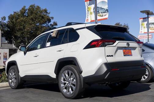 2025 Toyota RAV4 XLE Premium