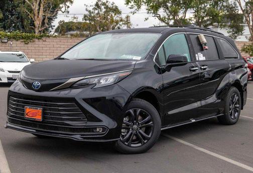 2025 Toyota Sienna Woodland Edition