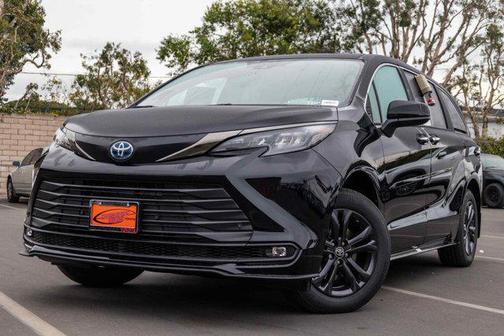 2025 Toyota Sienna Woodland Edition