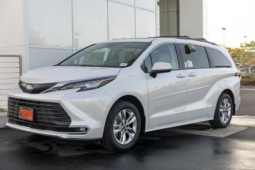 2025 Toyota Sienna XLE 8 Passenger