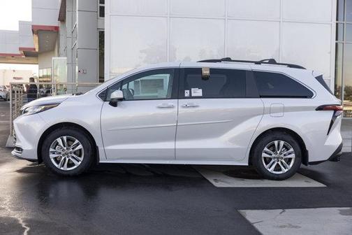 2025 Toyota Sienna XLE 8 Passenger