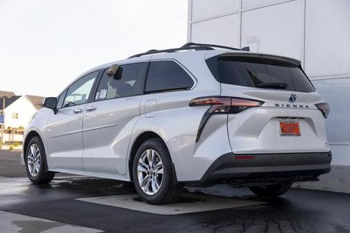 2025 Toyota Sienna XLE 8 Passenger