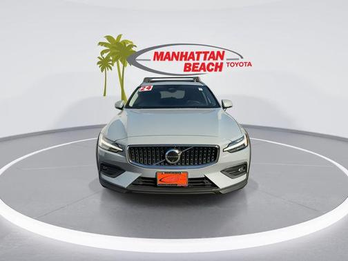 2024 Volvo V60 Cross Country B5 Plus