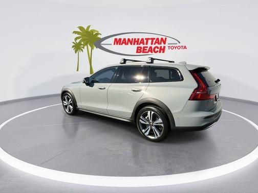 2024 Volvo V60 Cross Country B5 Plus