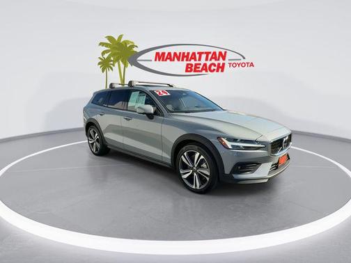 2024 Volvo V60 Cross Country B5 Plus