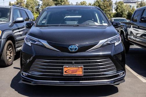 2025 Toyota Sienna Platinum 7 Passenger