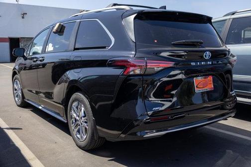2025 Toyota Sienna Platinum 7 Passenger