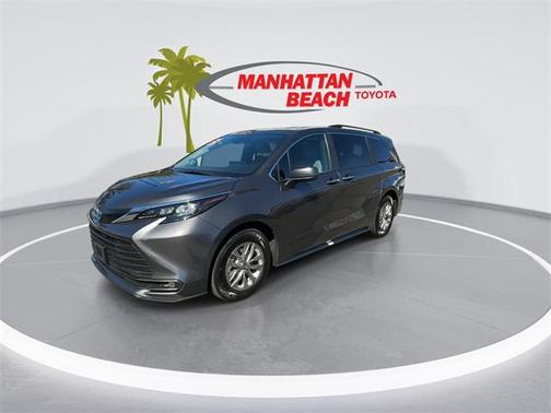 2025 Toyota Sienna XLE 8 Passenger