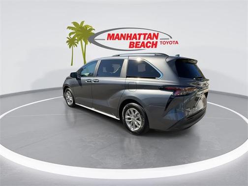 2025 Toyota Sienna XLE 8 Passenger
