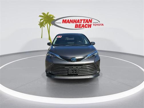 2025 Toyota Sienna XLE 8 Passenger
