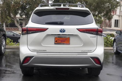 2025 Toyota Highlander Hybrid Platinum