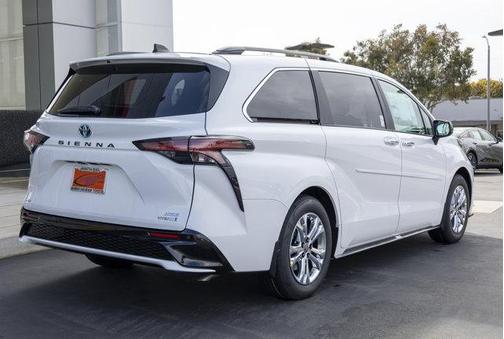 2026 Toyota Sienna XSE 7 Passenger