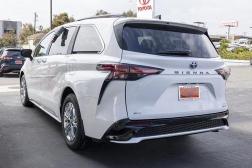 2026 Toyota Sienna XSE 7 Passenger