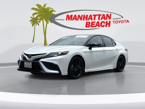 Wind Chill Pearl/Midnight Black Metallic 2022 Toyota Camry XSE
