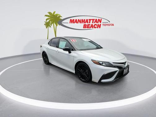 Wind Chill Pearl/Midnight Black Metallic 2022 Toyota Camry XSE
