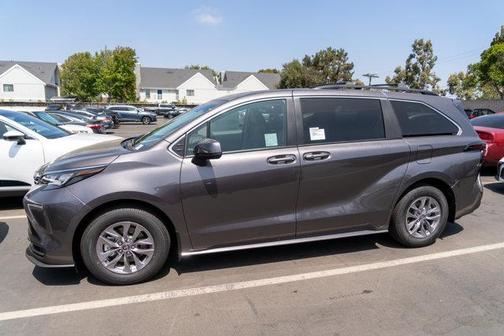 2025 Toyota Sienna LE