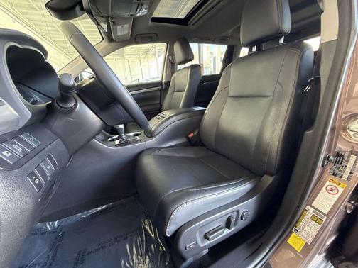 Toasted Walnut Pearl 2018 Toyota Highlander Limited