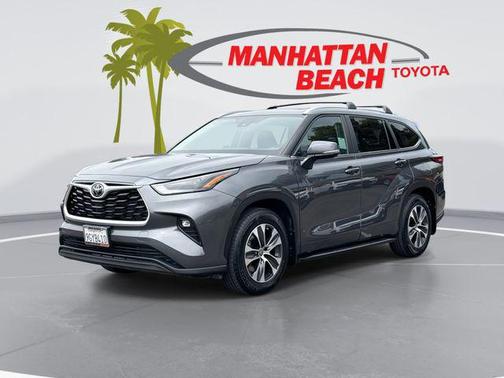 Magnetic Gray Metallic 2023 Toyota Highlander XLE