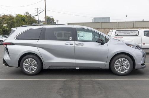 2026 Toyota Sienna XSE 7 Passenger