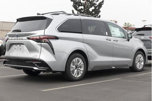 2026 Toyota Sienna XSE 7 Passenger