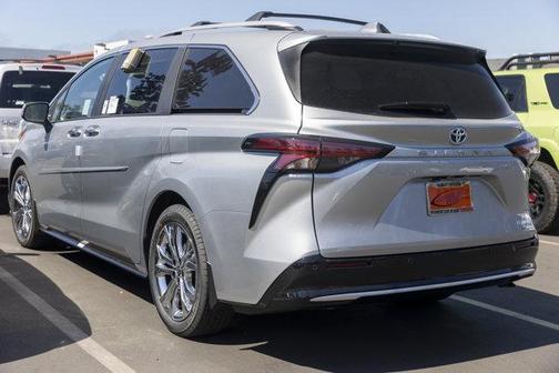 2025 Toyota Sienna Platinum