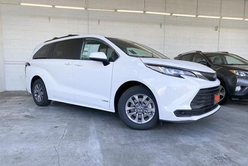 2026 Toyota Sienna LE