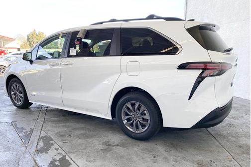 2026 Toyota Sienna LE